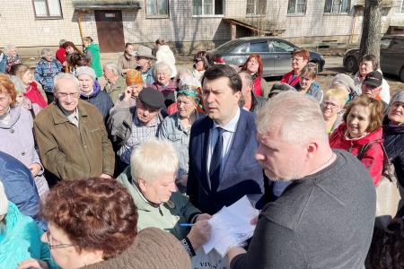 Олег Лебедев провёл массовую встречу с жителями Белого Городка в Кимрском районе Тверской области