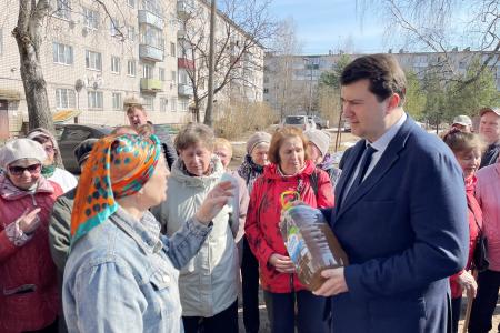Олег Лебедев провёл массовую встречу с жителями Белого Городка в Кимрском районе Тверской области