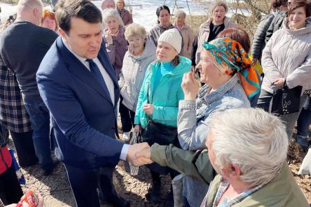 Олег Лебедев провёл массовую встречу с жителями Белого Городка в Кимрском районе Тверской области