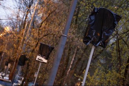 Москва. Протестная встреча депутата Госдумы Сергея Обухова в Гольянове: жителей загоняют на платные парковки