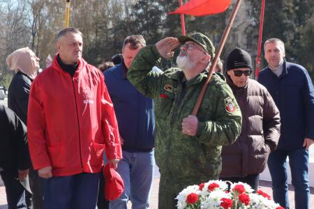 В Орле состоялось торжественное возложение цветов к памятнику В.И. Ленина