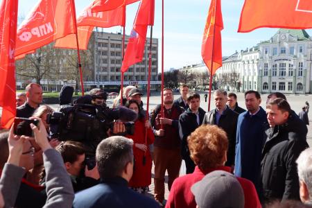 В Орле состоялось торжественное возложение цветов к памятнику В.И. Ленина
