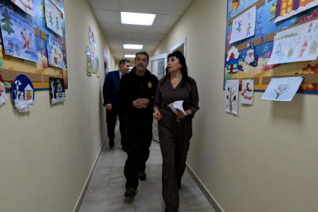Александр Ющенко: Помощь детям – приоритет в работе в Мелитополе, детскому саду «Чебурашка» передали автокресла как подарок от КПРФ