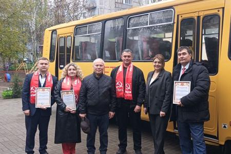 Александр Ющенко: Помощь детям – приоритет в работе в Мелитополе, детскому саду «Чебурашка» передали автокресла как подарок от КПРФ