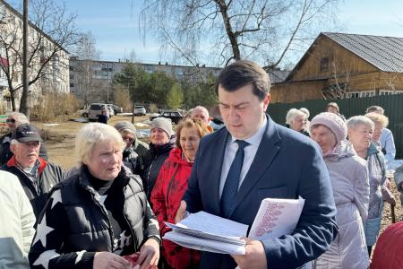 Олег Лебедев провёл массовую встречу с жителями Белого Городка в Кимрском районе Тверской области