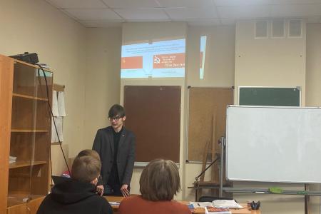 Карельские комсомольцы провели акцию «Знамя нашей Победы»