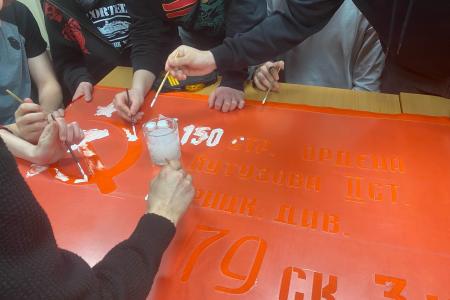 Карельские комсомольцы провели акцию «Знамя нашей Победы»