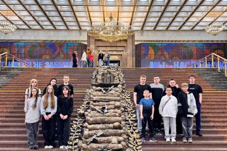 КПРФ организовала поездку в Москву для детей героев