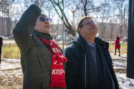 12 апреля, в День космонавтики, коммунисты и комсомольцы Пермского края возложили цветы к памятнику Юрия Алексеевича Гагарина в Перми