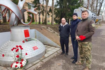 Подмосковные коммунисты: Гагарин – первый  в космосе, мы – в труде!