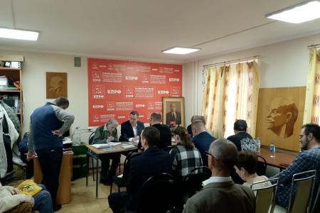 Подмосковные коммунисты: Гагарин – первый  в космосе, мы – в труде!