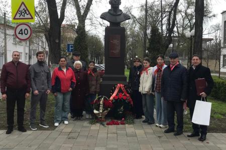 Карачаево-Черкесия: Коммунист Гагарин в наших сердцах
