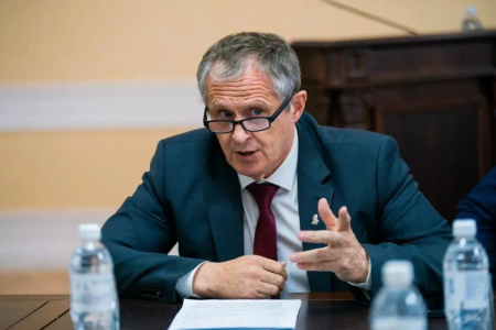 Руководитель фракции КПРФ в Думе Югры Алексей Савинцев: «Сургут, где школы?!»