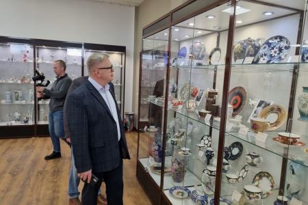Руководитель фракции КПРФ в Мособлдуме Александр Наумов встретился с трудовым коллективом Дулевского фарфорового завода