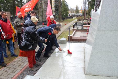 В Брянске коммунисты почтили память революционера И.И. Фокина