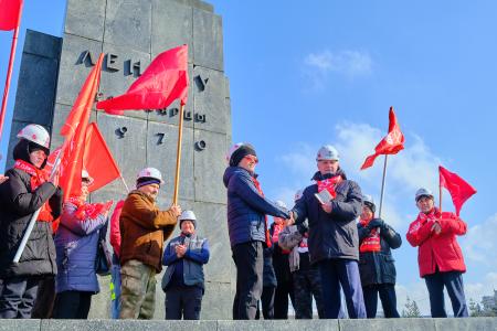 Память не спрятать за строительные заборы: красноярские коммунисты отметили день рождения Ленина
