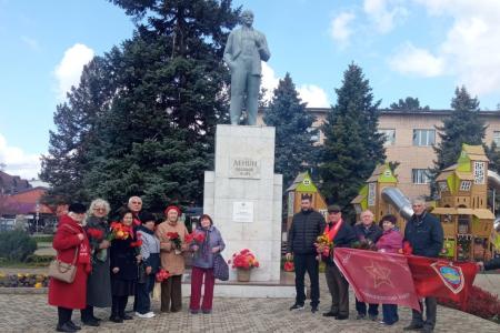 Краснодарский край. Активисты КПРФ и сторонники партии отметили День рождения В.И. Ленина