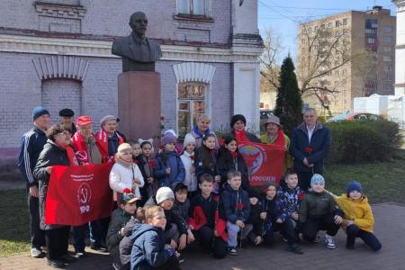 Подмосковные коммунисты: Имя Ленина в наших делах
