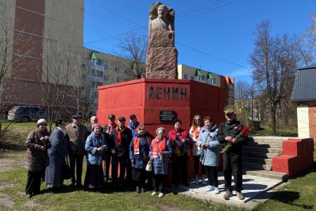 Подмосковные коммунисты: Имя Ленина в наших делах