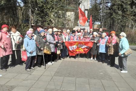 Подмосковные коммунисты: Имя Ленина в наших делах