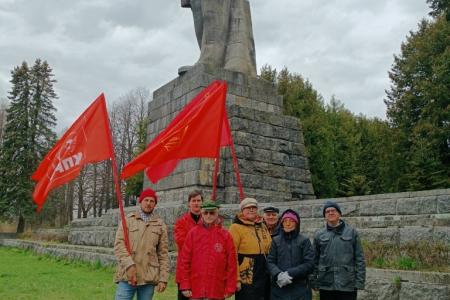 Подмосковные коммунисты: Имя Ленина в наших делах