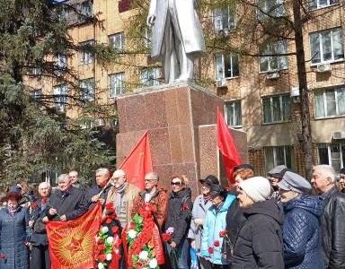 Подмосковные коммунисты: Имя Ленина в наших делах