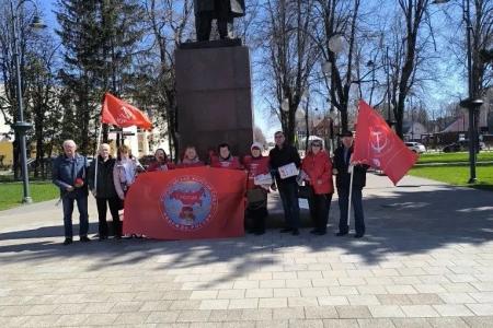 Подмосковные коммунисты: Имя Ленина в наших делах