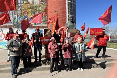 Подмосковные коммунисты: Имя Ленина в наших делах