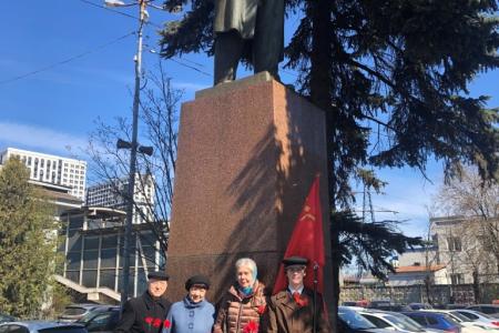 Подмосковные коммунисты: Имя Ленина в наших делах