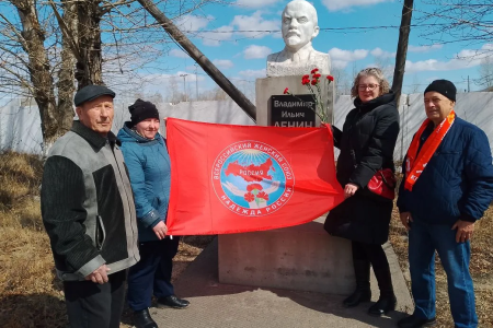 Приём в пионеры, уроки, митинги и возложения цветов — коммунисты Забайкалья отметили день рождения Владимира Ленина