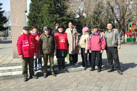 Приём в пионеры, уроки, митинги и возложения цветов — коммунисты Забайкалья отметили день рождения Владимира Ленина