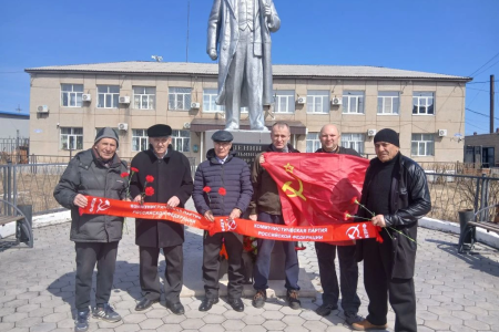 Приём в пионеры, уроки, митинги и возложения цветов — коммунисты Забайкалья отметили день рождения Владимира Ленина