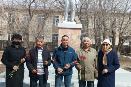 Приём в пионеры, уроки, митинги и возложения цветов — коммунисты Забайкалья отметили день рождения Владимира Ленина