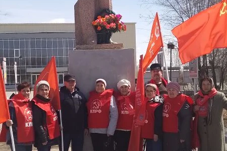 Приём в пионеры, уроки, митинги и возложения цветов — коммунисты Забайкалья отметили день рождения Владимира Ленина