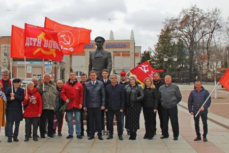 Коммунисты в Брянске отметили 65-летие первого полёта человека в космос