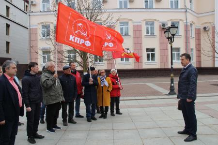Коммунисты в Брянске отметили 65-летие первого полёта человека в космос
