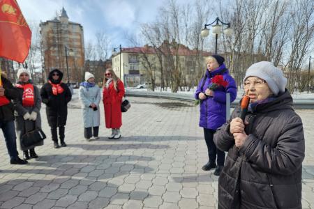 Ямало-Ненецкий автономный округ. В Салехарде состоялся митинг в честь 156-й годовщины со дня рождения В.И. Ленина