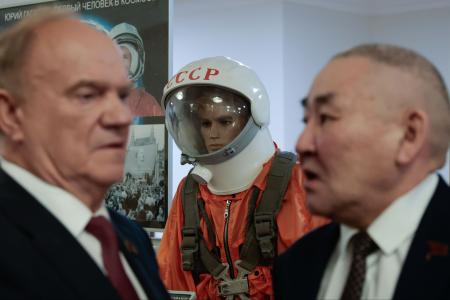 «Человек страны советов в Космосе». Г.А. Зюганов выступил на открывшейся в Госдуме выставке