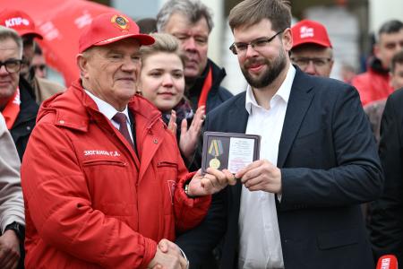 КПРФ - фронту. 20 апреля отправлен 152-й гуманитарный конвой КПРФ