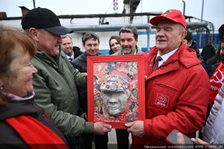 КПРФ - фронту. 20 апреля отправлен 152-й гуманитарный конвой КПРФ