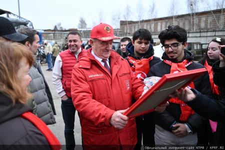 КПРФ - фронту. 20 апреля отправлен 152-й гуманитарный конвой КПРФ