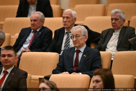 На заседании фракции КПРФ в Госдуме состоялось чествование победителей конкурса детских рисунков и сочинений, приуроченного ко дню космонавтики