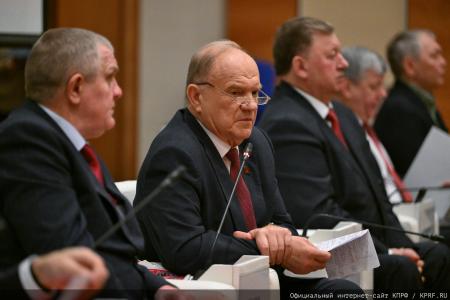 На заседании фракции КПРФ в Госдуме состоялось чествование победителей конкурса детских рисунков и сочинений, приуроченного ко дню космонавтики