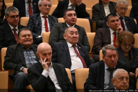На заседании фракции КПРФ в Госдуме состоялось чествование победителей конкурса детских рисунков и сочинений, приуроченного ко дню космонавтики