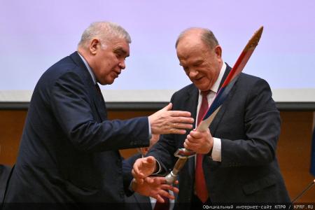 На заседании фракции КПРФ в Госдуме состоялось чествование победителей конкурса детских рисунков и сочинений, приуроченного ко дню космонавтики