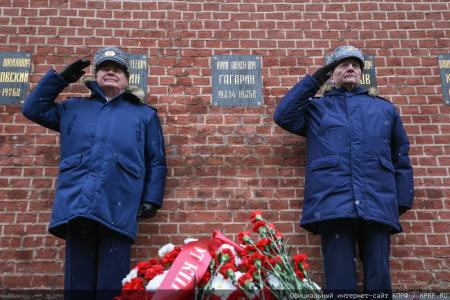 «Продолжая славный космический полет». Коммунисты во главе с Г.А. Зюгановым почтили у Кремлевской стены память советских покорителей Космоса