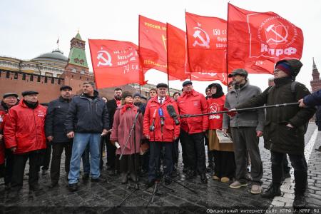 «Продолжая славный космический полет». Коммунисты во главе с Г.А. Зюгановым почтили у Кремлевской стены память советских покорителей Космоса
