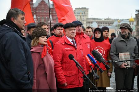 «Продолжая славный космический полет». Коммунисты во главе с Г.А. Зюгановым почтили у Кремлевской стены память советских покорителей Космоса