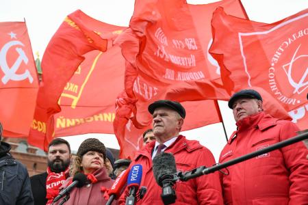 «Продолжая славный космический полет». Коммунисты во главе с Г.А. Зюгановым почтили у Кремлевской стены память советских покорителей Космоса