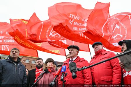 «Продолжая славный космический полет». Коммунисты во главе с Г.А. Зюгановым почтили у Кремлевской стены память советских покорителей Космоса
